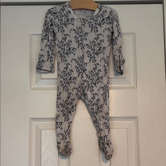 ❤️5/$25❤️ Kate Quinn Bluebell Bamboo Zip Footie - Picture 1 of 5